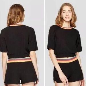 Colsie Black Cropped Sweater Shirt